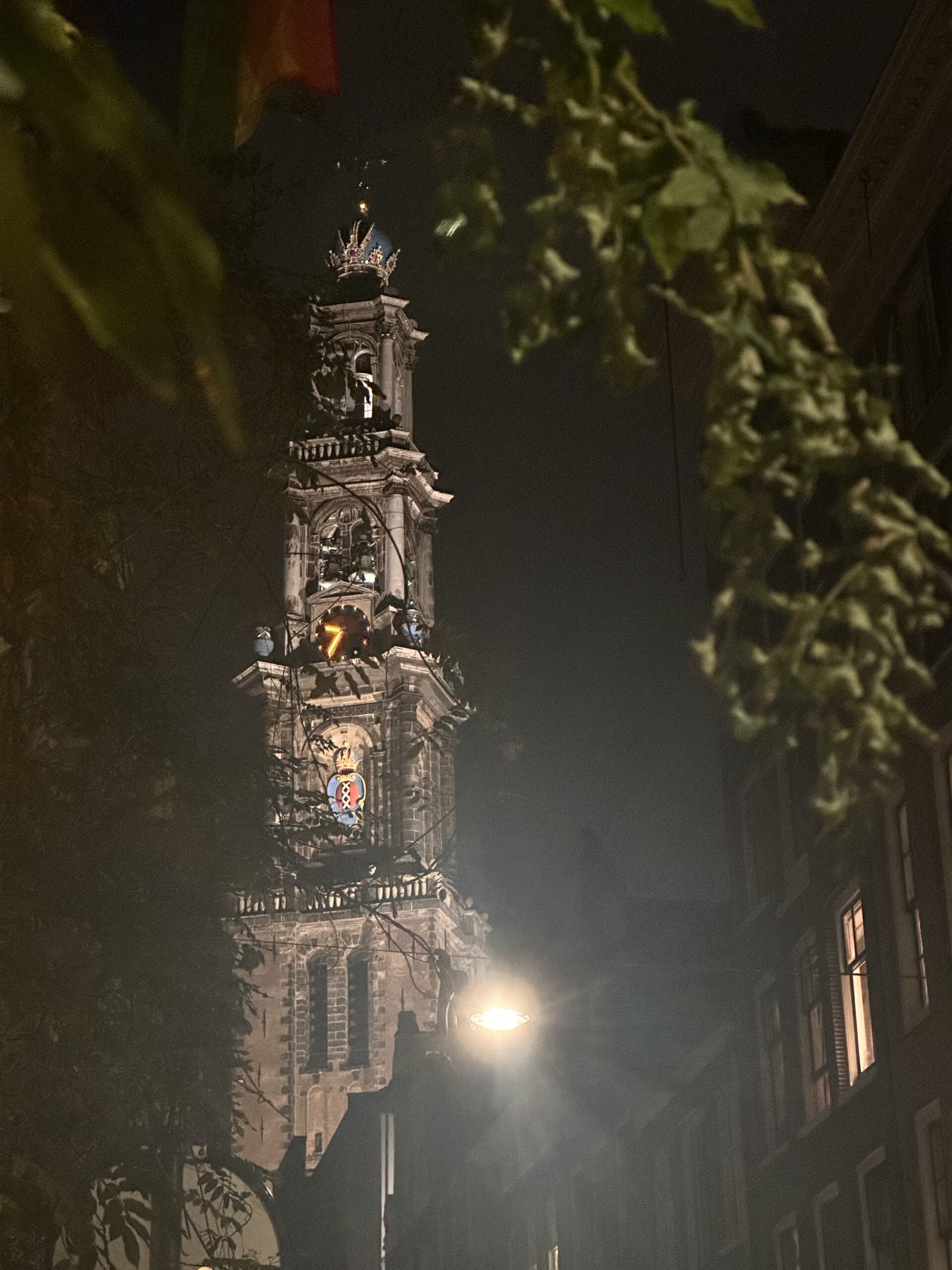 Door de bladeren heen